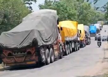 PoK में नई नाकेबंदी! 56 मौतों के बाद भी नहीं थमा आंदोलन, अब राशन से भरे ट्रकों की एंट्री पर रोक