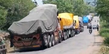 PoK में नई नाकेबंदी! 56 मौतों के बाद भी नहीं थमा आंदोलन, अब राशन से भरे ट्रकों की एंट्री पर रोक