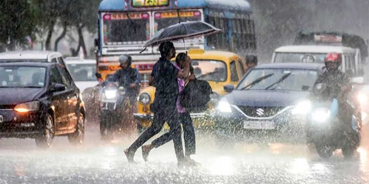 IMD Weather Alert: अगले कुछ दिन भारी बारिश का कहर, तेज हवाओं के साथ Heatwave भी बरपाएगी कहर, जानिए किन राज्यों में अलर्ट