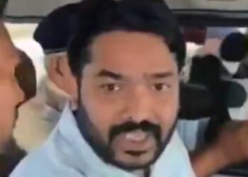 जेल से बाहर आते ही रौशन आनंद का बड़ा हमला, खान सर के नार्को टेस्ट की मांग; बोले- 'भाई को न्याय दिलाए बिना घर नहीं जाऊंगा'
