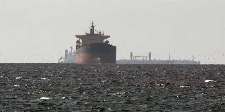 ओमान के पास समुद्र में बड़ा हादसा! 14 भारतीयों से भरी नाव डूबने लगी, US Navy और Indian Navy ने शुरू किया रेस्क्यू ऑपरेशन