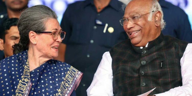 कांग्रेस में होने वाला है बड़ा बदलाव? सोनिया गांधी ने बुलाई दिग्गज नेताओं की बैठक, मोदी सरकार को घेरने पर बना खास प्लान