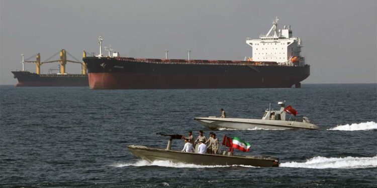Hormuz Strait पर फिर बढ़ा तनाव! Oman के नए Sea Route से भड़का Iran, IRGC ने दी मिसाइल रेंज की चेतावनी