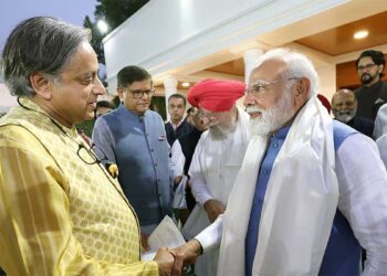 Shashi Tharoor ने की PM Modi की तारीफ तो BJP ने Rahul Gandhi पर साधा निशाना, बोली- ‘पूरी तरह बेनकाब हो गए’
