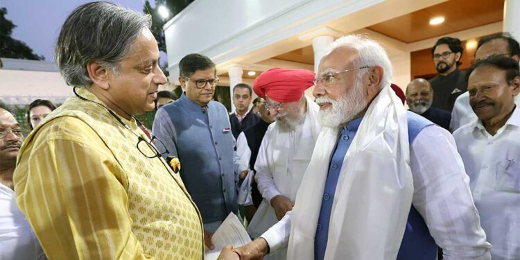 Shashi Tharoor ने की PM Modi की तारीफ तो BJP ने Rahul Gandhi पर साधा निशाना, बोली- ‘पूरी तरह बेनकाब हो गए’
