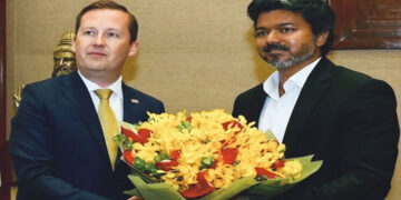 थलापति विजय के जन्मदिन पर अमेरिका का खास संदेश! राजदूत सर्जियो गोर से मुलाकात में INDIA-US सहयोग पर हुई बड़ी चर्चा