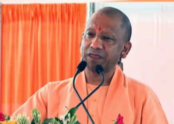 बलरामपुर में CM योगी का बड़ा हमला! बोले- 2017 से पहले गरीबों का राशन खा जाते थे सपा के गुंडे