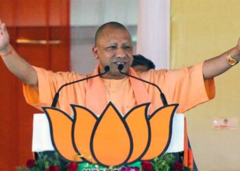 22 साल की उम्र में छोड़ा घर-परिवार, 26 में बने सांसद और फिर CM... जानिए योगी आदित्यनाथ के राजयोगी बनने की पूरी कहानी