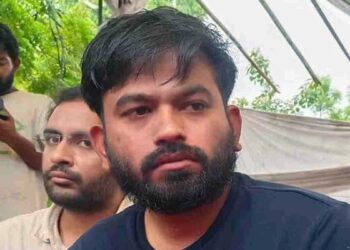 NEET Protest: CJP संस्थापक अभिजीत दीपके के माता-पिता का बड़ा बयान, बोले- 'बेटे को आंदोलन से पीछे हटने के लिए नहीं कहेंगे'