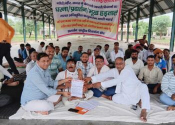 बरौली अहीर नवीन सब्जी मंडी के समर्थन में पहुँचे उपेंद्र सिंह, किसानों-व्यापारियों को दिया समाधान का भरोसा
