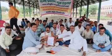 बरौली अहीर नवीन सब्जी मंडी के समर्थन में पहुँचे उपेंद्र सिंह, किसानों-व्यापारियों को दिया समाधान का भरोसा