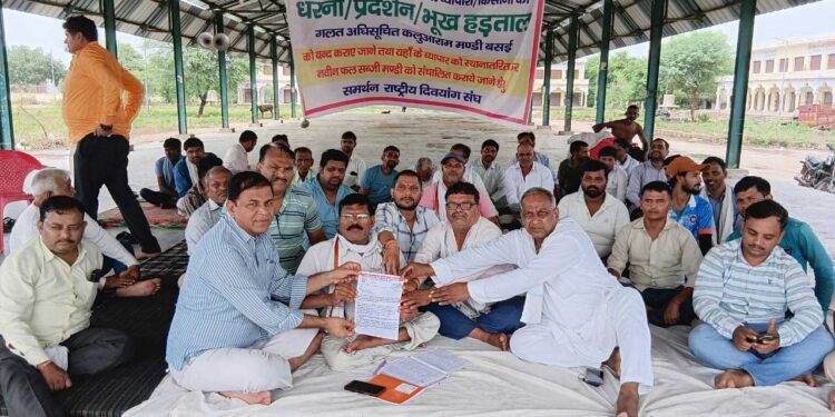 बरौली अहीर नवीन सब्जी मंडी के समर्थन में पहुँचे उपेंद्र सिंह, किसानों-व्यापारियों को दिया समाधान का भरोसा