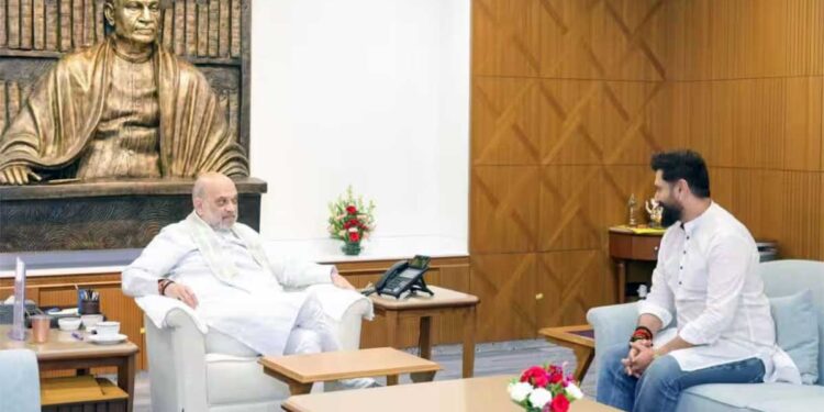 Bharat Tiwari Encounter: अमित शाह से मिले चिराग पासवान, निष्पक्ष जांच और पीड़ित परिवार को न्याय की उठाई मांग