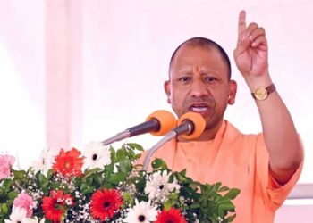 'पहले यूपी में बनते थे तमंचे, अब बन रही है ब्रह्मोस मिसाइल', CM योगी का विपक्ष पर बड़ा हमला