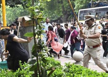 CJP Protest: दिल्ली पुलिस के खिलाफ NHRC पहुंची शिकायत, छात्राओं से मारपीट और अत्यधिक बल प्रयोग के लगे आरोप