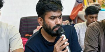PM Modi के Instagram Videos पर अभिजीत दीपके का तंज, बोले- 'उन्हें प्रधानमंत्री नहीं, Influencer बन जाना चाहिए'