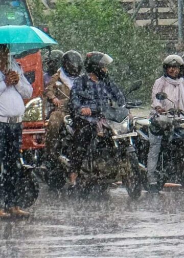 Weather Alert: 22 राज्यों में भारी बारिश और तूफान का खतरा, UP, Bihar, Delhi समेत कई इलाकों के लिए IMD का अलर्ट