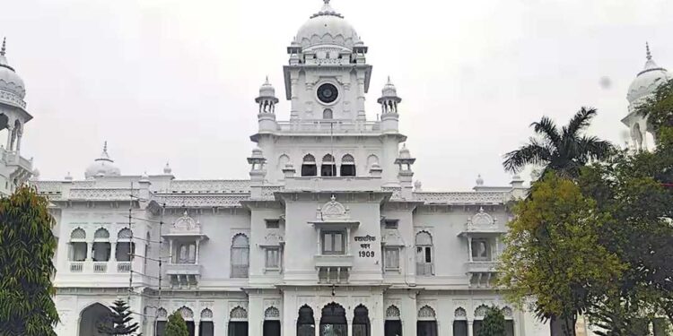 Lucknow KGMU News: हॉस्टल में Non-Veg पर बैन से मचा बवाल, छात्रों के विरोध के बीच सपा-कांग्रेस ने सरकार को घेरा