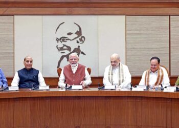 Parliament Monsoon Session 2026: PM मोदी ने बुलाई कैबिनेट बैठक, अमित शाह के इस्तीफे की मांग पर संसद में विपक्ष का हंगामा