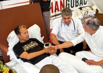 Sonam Wangchuk Hunger Strike: कांग्रेस भी आई साथ, जंतर-मंतर पर पवन खेड़ा ने की मुलाकात, बढ़ा राजनीतिक समर्थन