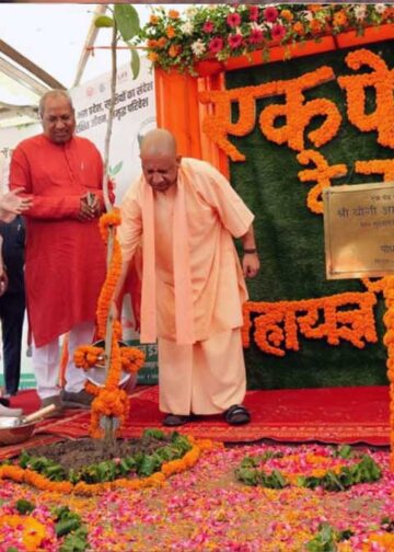 UP Plantation Drive 2026: CM योगी ने गोरखपुर से शुरू किया 35 करोड़ पौधरोपण अभियान, 'एक पेड़ मां के नाम' का दिया संदेश