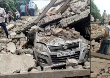 Delhi Building Collapse: रोहिणी में बारिश के बीच गिरी 4 मंजिला बिल्डिंग, मलबे में कई लोगों के दबे होने की आशंका
