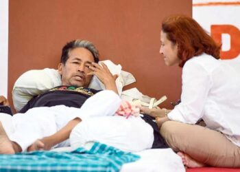 Delhi Police Action: 20 दिन की Hunger Strike के बाद सोनम वांगचुक अस्पताल में भर्ती, जंतर-मंतर से तड़के हटाया गया