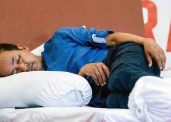Sonam Wangchuk Hunger Strike: हाईकोर्ट ने केंद्र को दिया बड़ा निर्देश, कहा- 'हर जान की कीमत है, जरूरत पड़े तो तुरंत करें मदद'