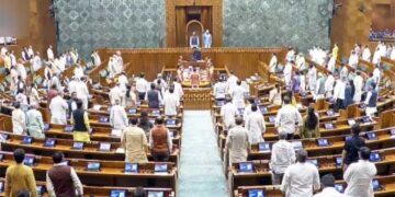 Parliament All Party Meeting में हंगामा! TMC के बागी सांसदों को बुलाने पर विपक्ष का Walkout, फिर बदला फैसला