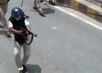 Siwan Firing Case में बड़ा खुलासा! DM बोले- गोली चलाने का कोई आदेश नहीं था, पुलिसकर्मी सस्पेंड