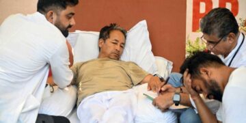 19वें दिन भी जारी Sonam Wangchuk का Hunger Strike, तेजी से घटा वजन, समर्थकों से बोले- 'मुझे अनशन तोड़ने को मत कहिए...'