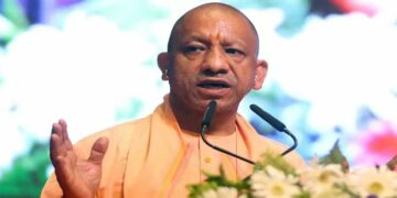 CM Yogi in Bulandshahr: 'ना कर्फ्यू, ना दंगा, माफिया का सफाया', विपक्ष पर बरसे योगी, विकास परियोजनाओं की दी सौगात