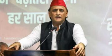 अखिलेश यादव का बड़ा ऐलान: सपा सरकार बनी तो महिलाओं को मिलेंगे ₹40 हजार, जातीय जनगणना और महाराजा खंगार की प्रतिमा पर भी बड़ा वादा