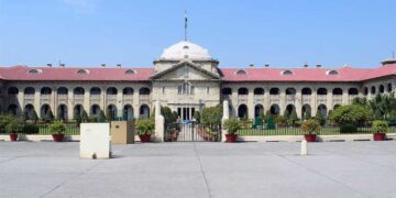 Hijab Row: स्कूल यूनिफॉर्म के साथ हेडस्कार्फ की मांग पर हाईकोर्ट का बड़ा फैसला