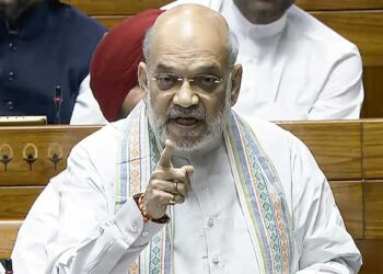 Parliament Hungama: अमित शाह के बयान पर अड़ा विपक्ष, किरेन रिजिजू बोले- 'कौन जवाब देगा, ये आप तय नहीं करेंगे'