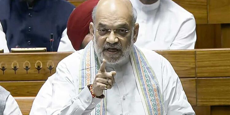 Parliament Hungama: अमित शाह के बयान पर अड़ा विपक्ष, किरेन रिजिजू बोले- 'कौन जवाब देगा, ये आप तय नहीं करेंगे'