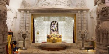 राम मंदिर CEO बनने की Race में पूछे गए चौंकाने वाले सवाल! जनेऊ, शाकाहार, शराब और हिंदू आस्था तक पर हुई बात