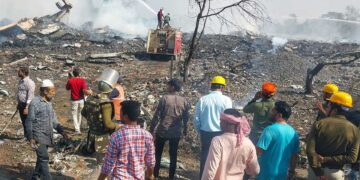 कौशांबी पटाखा फैक्ट्री में भीषण Blast, 11 की मौत से मचा हड़कंप; मुआवजे का ऐलान, गोदाम पर चलेगा बुलडोजर