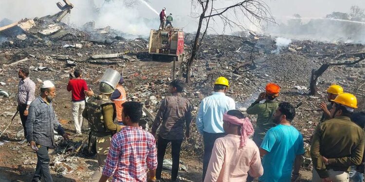 कौशांबी पटाखा फैक्ट्री में भीषण Blast, 11 की मौत से मचा हड़कंप; मुआवजे का ऐलान, गोदाम पर चलेगा बुलडोजर
