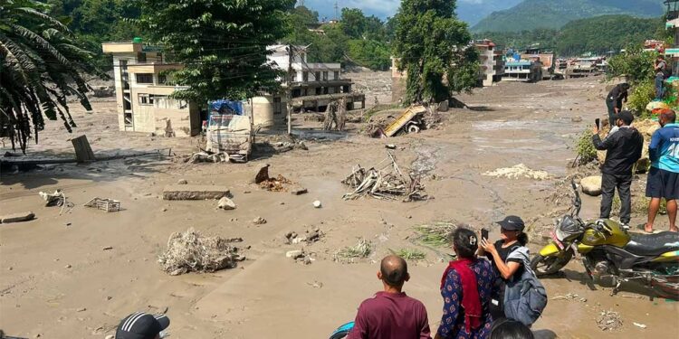 Nepal Flash Flood के बाद यूपी-बिहार में बढ़ा बाढ़ का खतरा, NDRF-SSB की टीमें अलर्ट, इन इलाकों पर खास नजर