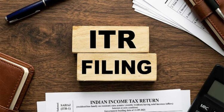 ITR Deadline Alert! 31 अगस्त के बाद भरेंगे Income Tax Return तो लगेगी ₹5,000 तक की चपत, ऐसे बचाएं Extra खर्च