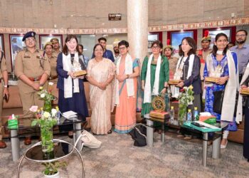 UP-Japan Investment Meet 2026: जापानी Delegation ने जाना 1090 का पूरा सिस्टम, ऐसे मिलती है महिलाओं को तुरंत मदद