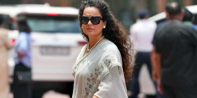 Kangana Ranaut का बड़ा बयान: टिकट कटा तो भी नहीं डरेगीं! बोलीं- ‘मेरा अस्तित्व खत्म नहीं हो जाएगा’