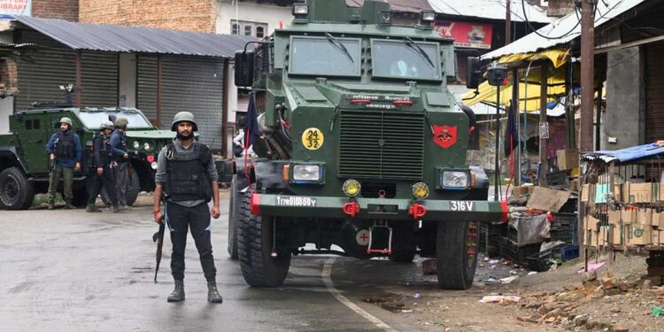 Kulgam Terror Attack: नाम पूछकर दो हिंदू मजदूरों की हत्या, Kashmir में फिर दहशत