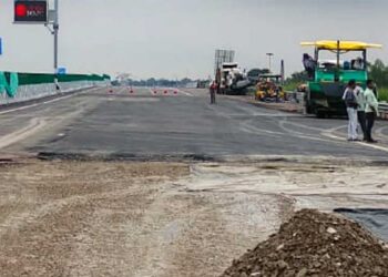13 जुलाई को उद्घाटन, 24 दिन में 80 से ज्यादा गड्ढे! Lucknow-Kanpur Expressway पर उठे गुणवत्ता और निर्माण पर बड़े सवाल
