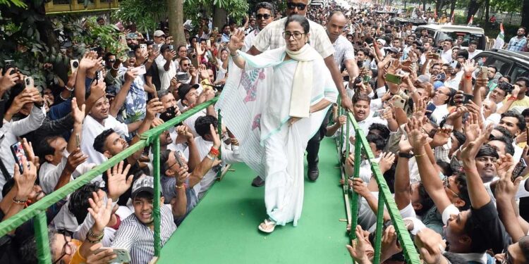 Mamata Banerjee का BJP को खुला Challenge, बोलीं- ‘देखते हैं कितने अंडे और ईंटें हैं’, सड़कों पर उतरने का ऐलान