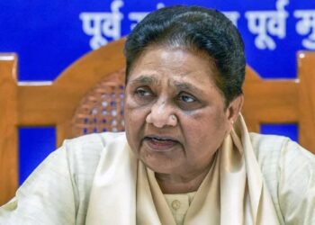BSP में बड़ा एक्शन: मायावती ने आकाश आनंद के ससुर अशोक सिद्धार्थ को फिर किया बाहर, सभी जिम्मेदारियां छीनीं