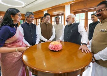 NDA MPs Meeting: पीएम मोदी ने सांसदों को दिया बड़ा मंत्र, बोले- सत्ता का सही इस्तेमाल करें और जनता के बीच जाएं