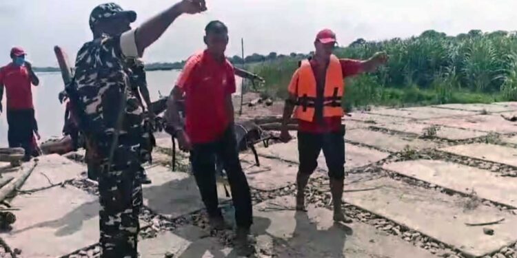 नेपाल में बाढ़ की तबाही का खौफनाक असर! गंडक नदी में बहकर भारत पहुंचे 3 शव, SSB ने किया Rescue