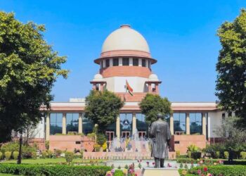 SC का बड़ा फैसला: सरकारी कर्मचारी, स्कूल और हॉस्पिटल स्टाफ रहेंगे Labour Act के दायरे में